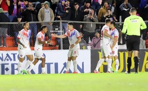 Versus / Golazo y festejo especial del juvenil Diego León en Juan León Mallorquín