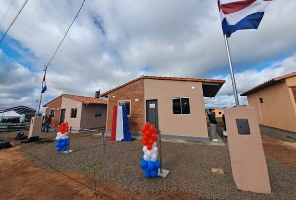 Gobierno inaugura 89 viviendas en Misiones