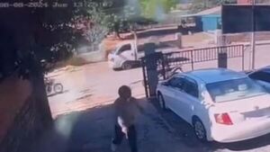 15 vecinos persiguieron a asaltante y lo molieron a golpes