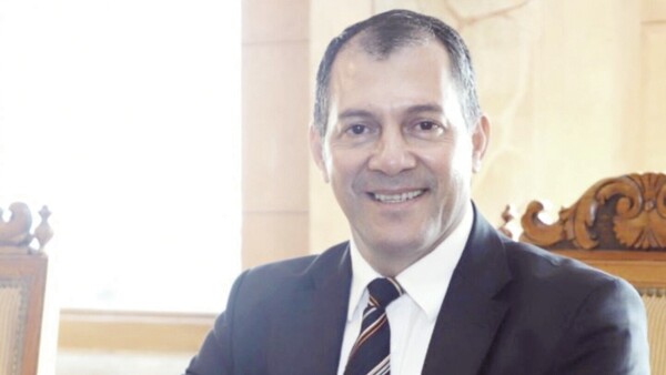Ministro va a reconocer a su hija, tras salir positivo el ADN