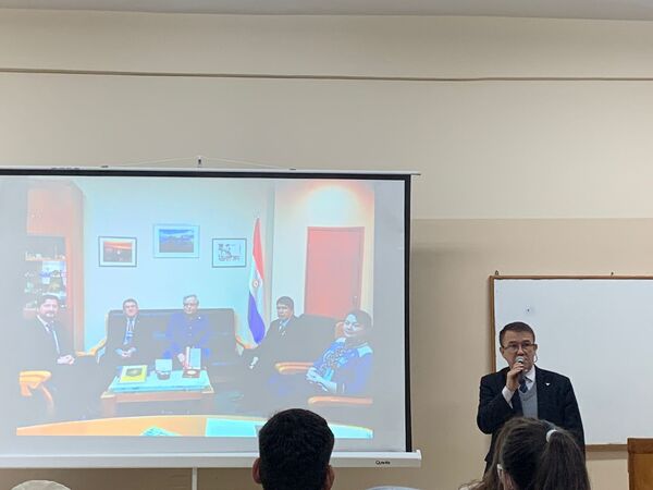 Coronel Liduvino Vielman Presenta Libro sobre Cooperación Espacial Regional