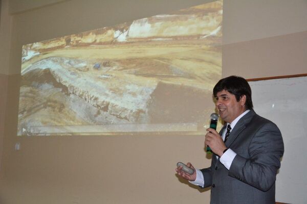 EBY presenta proyecto Aña Cuá en el segundo Congreso Multidisciplinario de Investigación e Innovación en la UNI