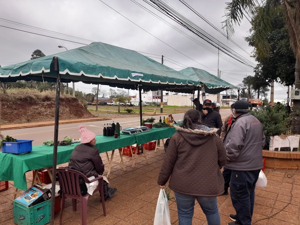 Municipalidad de Cambyretá Apoya feria en Arroyo Porá para impulsar emprendimientos locales