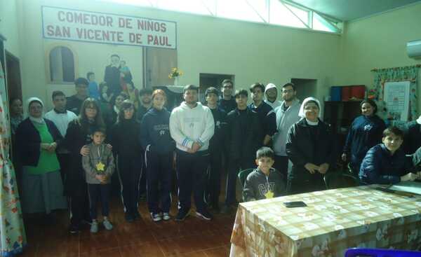 Niños del Comedor San Vicente de Paúl, recibieron apoyo escolar por docentes y estudiantes de un colegio religioso de Asunción - Noticiero Paraguay