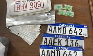 Imputan a un hombre por falsificar chapas y cédulas verdes