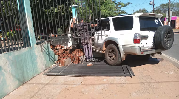 Papá de a la menor arrollada no cree que niño de 2 años haya movido la camioneta - Noticiero Paraguay