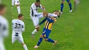 Le echaron una muela con un planchazo y el árbitro le pidió disculpas porque no lo vio