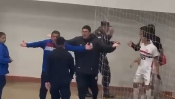 Torneo estudiantil entre adolescentes de termina a los golpes