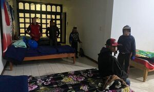 Recogen a indígenas para protegerlos del frío en Franco