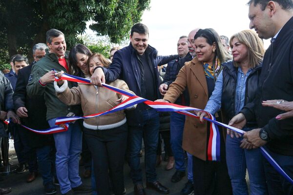 Santiago Peña inaugura 89 viviendas sociales en Misiones y llama a redoblar esfuerzos - El Trueno
