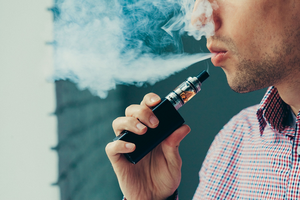 Buscan prohibir producción, venta y publicidad de cigarrillos electrónicos en Paraguay - Noticiero Paraguay