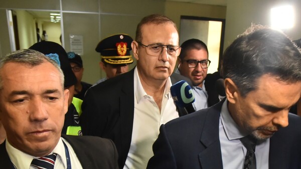 Fiscalía insiste en que el senador Erico Galeano debe ir a juicio oral