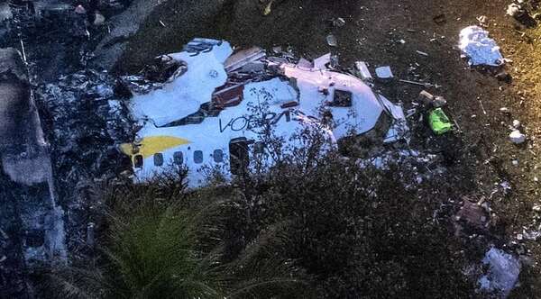 Confirman 61 muertos tras la caída en picado de un avión en Brasil