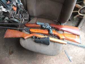 Buscaban vehículo, y hallaron arsenal de armas en Coronel Bogado