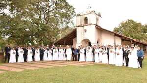 Boda comunitaria: 27 parejas dan el “sí”