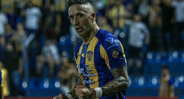 Versus / Lucas Barrios se fue de Luqueño tras ser abucheado en el último partido