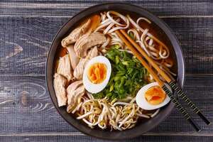 Sopa picante de pollo y fideos, sabor japonés para entrar en calor - Gastronomía - ABC Color