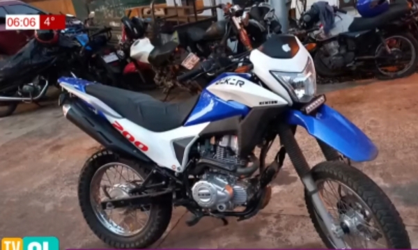 Motochorros fueron atropellados por su víctima y entregados a la policía