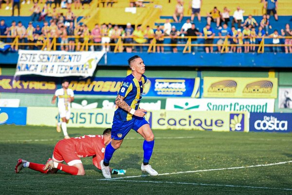 Versus / Lucas Barrios: "Prefiero salir antes de ser yo quien agreda a esta gente"