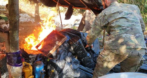 Senad continúa con la destrucción de campamentos del narcotráfico en Canindeyú