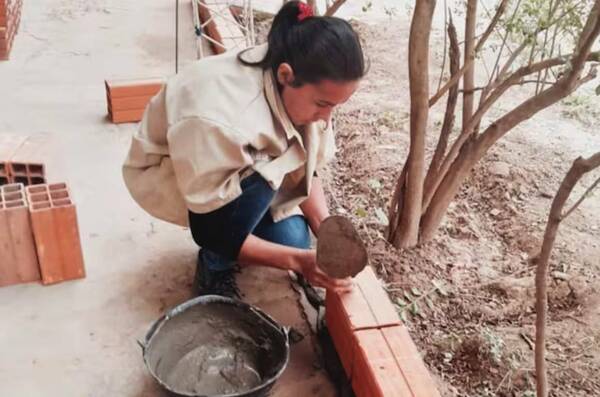 En Boquerón, jefas de hogar se volvieron capísimas a la hora de encarar la construcción