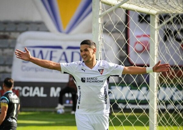 Versus / Alex Arce se hace querer en Brasil con un nuevo gol y asistencia