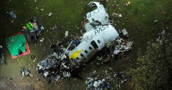 Diario HOY | Avanza recuperación de cuerpos de avión que cayó en Brasil y analizan cajas negras