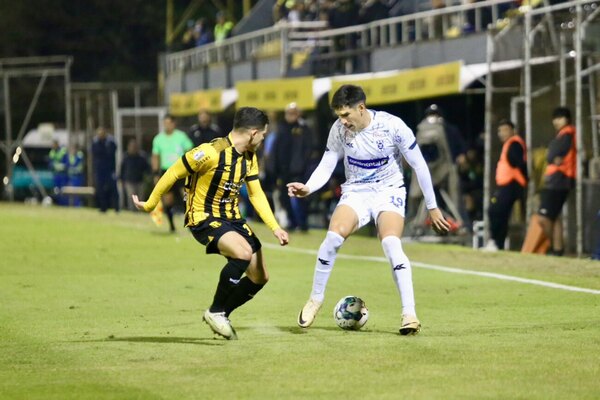 Versus / 2 de Mayo y Guaraní se estancan en Dos Bocas
