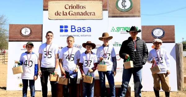 La Nación / El tercer día de la Marcha Criolla marcó una reñida competencia