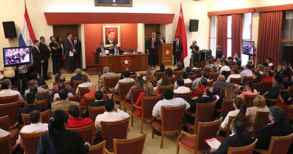 La Nación / ANR da su apoyo a Cartes y critica los excesos de Ostfield