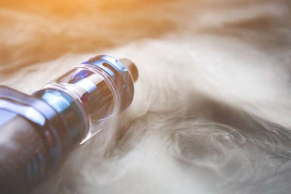 HC defiende cigarrillos y en contra de “vapes” - Política - ABC Color