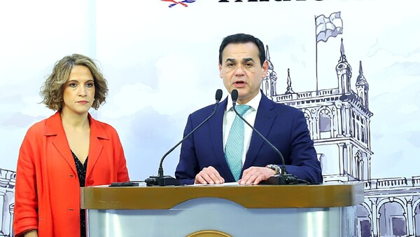 Ejecutivo no declaró persona no grata a Ostfield, pero lo quiere fuera