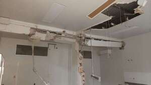 Susto en el Hospital Distrital de Hernandarias por derrumbe parcial de techo y pared - ABC en el Este - ABC Color