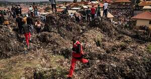 La Nación / Unas 18 personas murieron tras derrumbe de vertedero en Uganda
