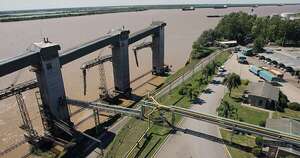 La Nación / Sindicatos aceiteros paralizan puertos de Rosario