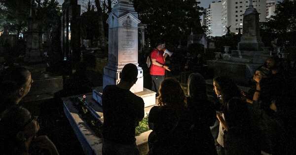 La Nación / Paseo nocturno descubre un cementerio en el corazón de San Pablo