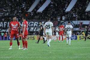 Versus / Ameliano, sin poder ganar en el plano local desde que derrotó a Olimpia en el viejo Para Uno