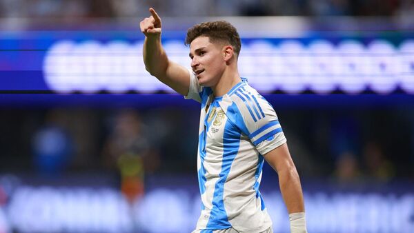 Julián Álvarez está ya en Madrid para completar su fichaje por el Atlético