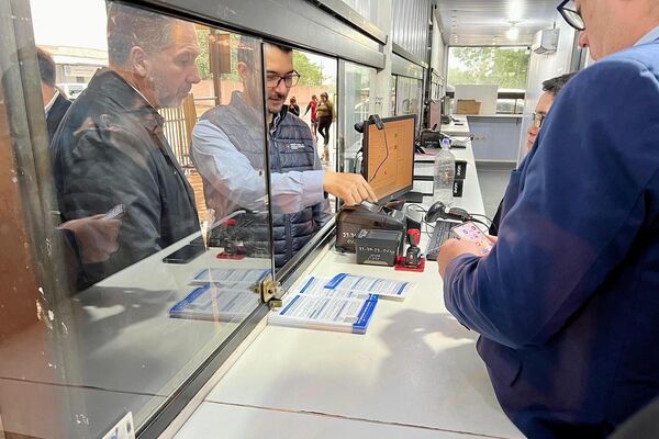 Buscan agilizar paso de frontera entre Encarnación y Posadas