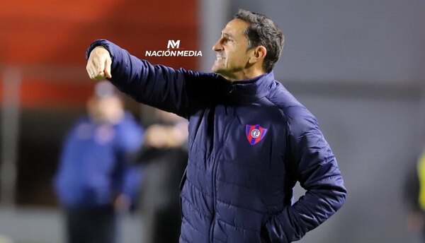 Versus / Mete mano: Manolo Jiménez sorprende con su once titular