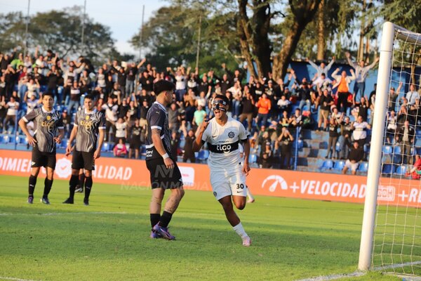 Versus / Un Olimpia perfecto humilla a Libertad que sigue desinflándose
