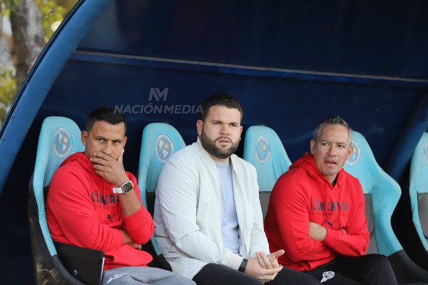 Versus / Ariel Galeano: "Decir que me siento sin fuerzas para seguir es rendirme ante mi grupo"