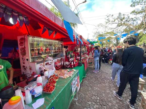 Importante asistencia de visitantes en la Expo Frutilla 2024 de Areguá - Nacionales - ABC Color