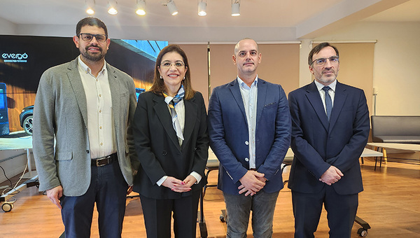 Triángulo verde electrificado: Evergo y BMW firman una alianza estratégica para impulsar la electromovilidad en Paraguay