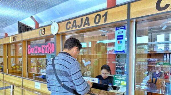 Hernandarias: Varios funcionarios municipales no cobran desde mayo y están preocupados - La Clave