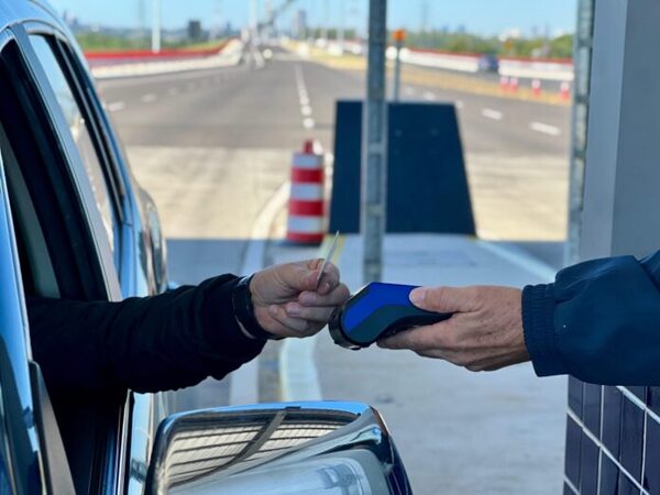 En 16 puestos de peaje administrados por Obras Públicas se pueden pagar desde hoy con débito, crédito y QR