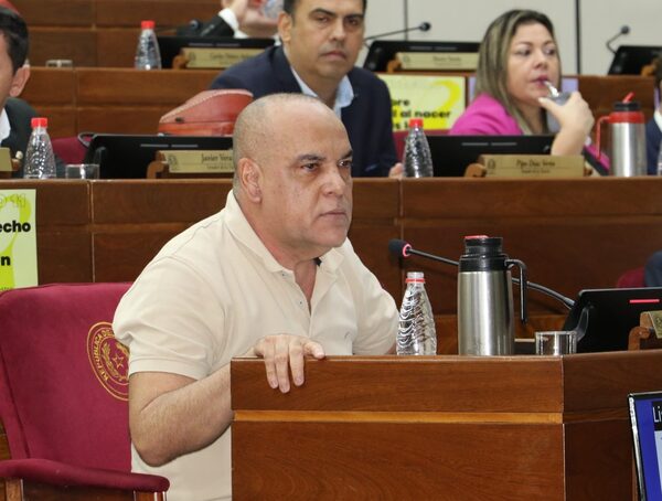 Basilio Núñez, sobre el retorno de Mario Abdo: "El expresidente vive aun en Maritolandia" · Radio Monumental 1080 AM