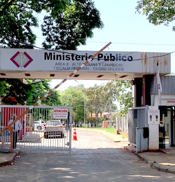 Procesan a funcionaria por desvió de unos USD 50 mil - La Clave
