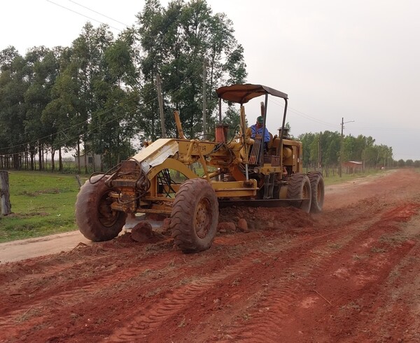 Mejoramiento de caminos rurales facilitan acceso a servicios esenciales a más de 3.000 pobladores de Misiones - .::Agencia IP::.
