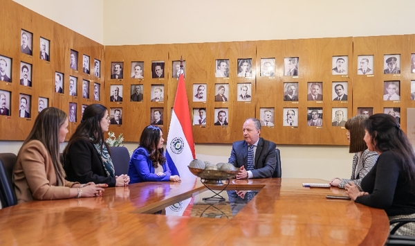 Economía y Finanzas designa nueva coordinadora de BECAL y ratifica su consolidación como política pública - .::Agencia IP::.